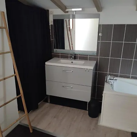 Nyaraló Jolie Maison De Ville Avec Terrasse Ombragee Niort