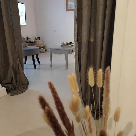 Nyaraló Jolie Maison De Ville Avec Terrasse Ombragee