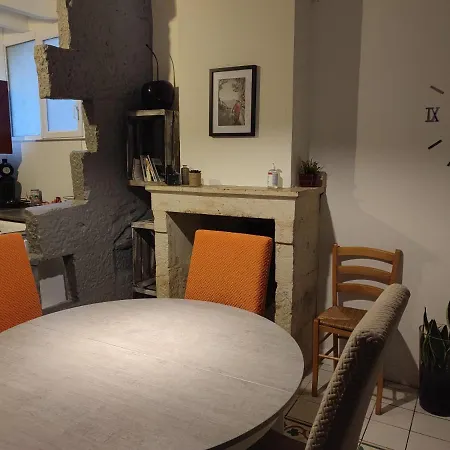Nyaraló Jolie Maison De Ville Avec Terrasse Ombragee *