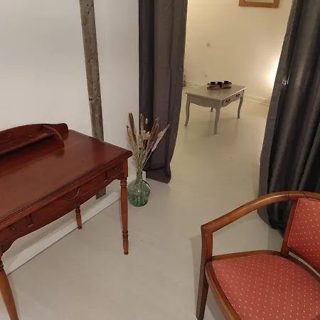 Nyaraló Jolie Maison De Ville Avec Terrasse Ombragee *